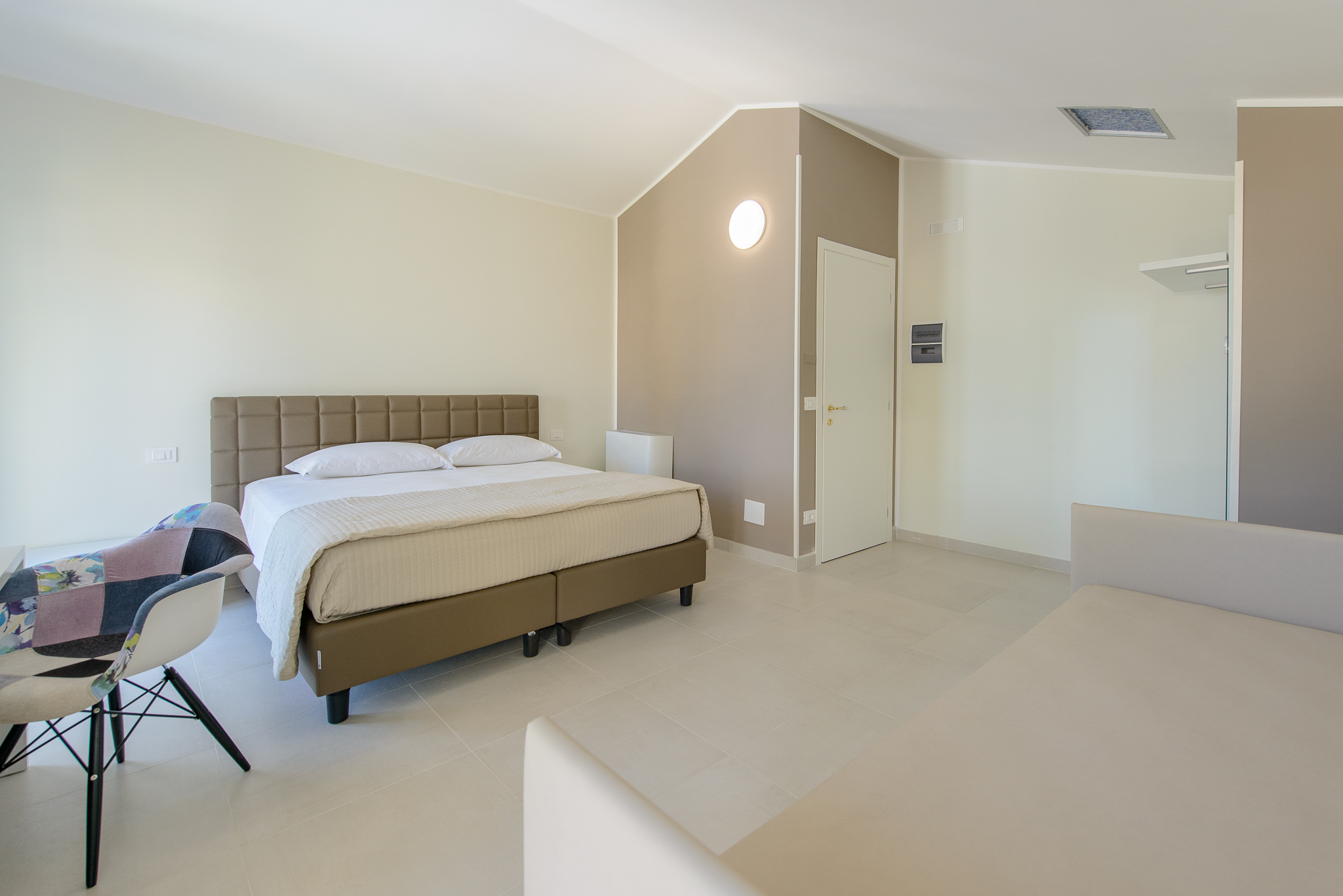 Brown Room — terza foto