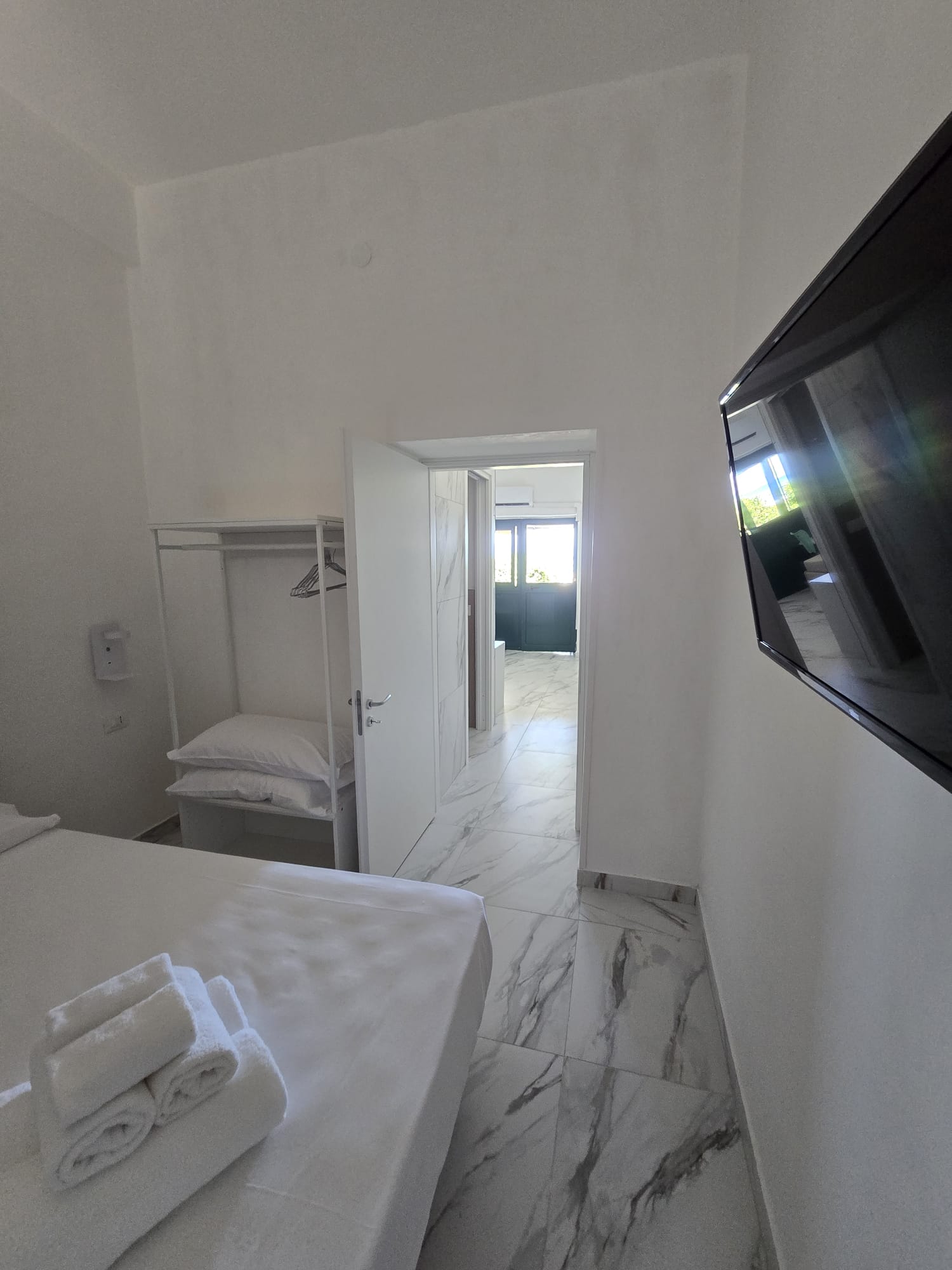 White Room — camera