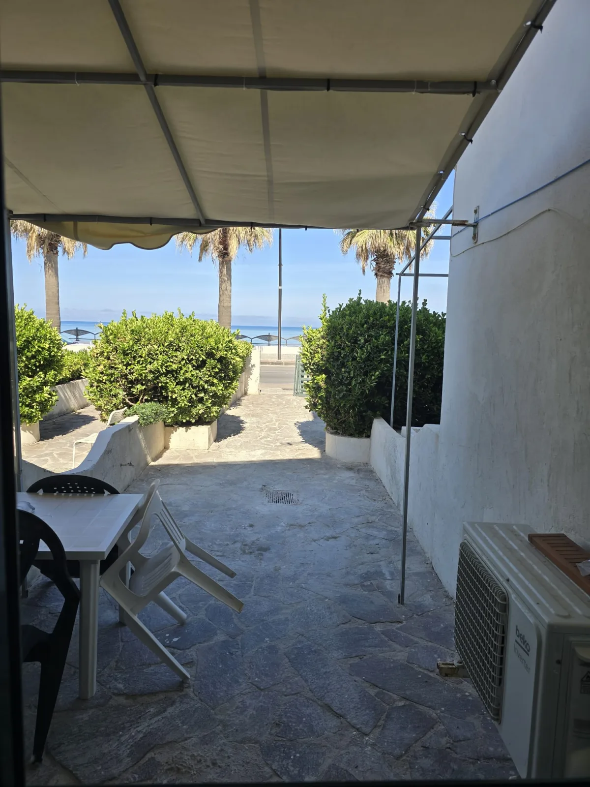White Room — appartamento residence Vistamare, corte esterna vista mare