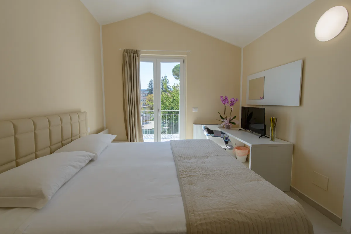 Yellow Room — camera suite Vistamare Agropoli