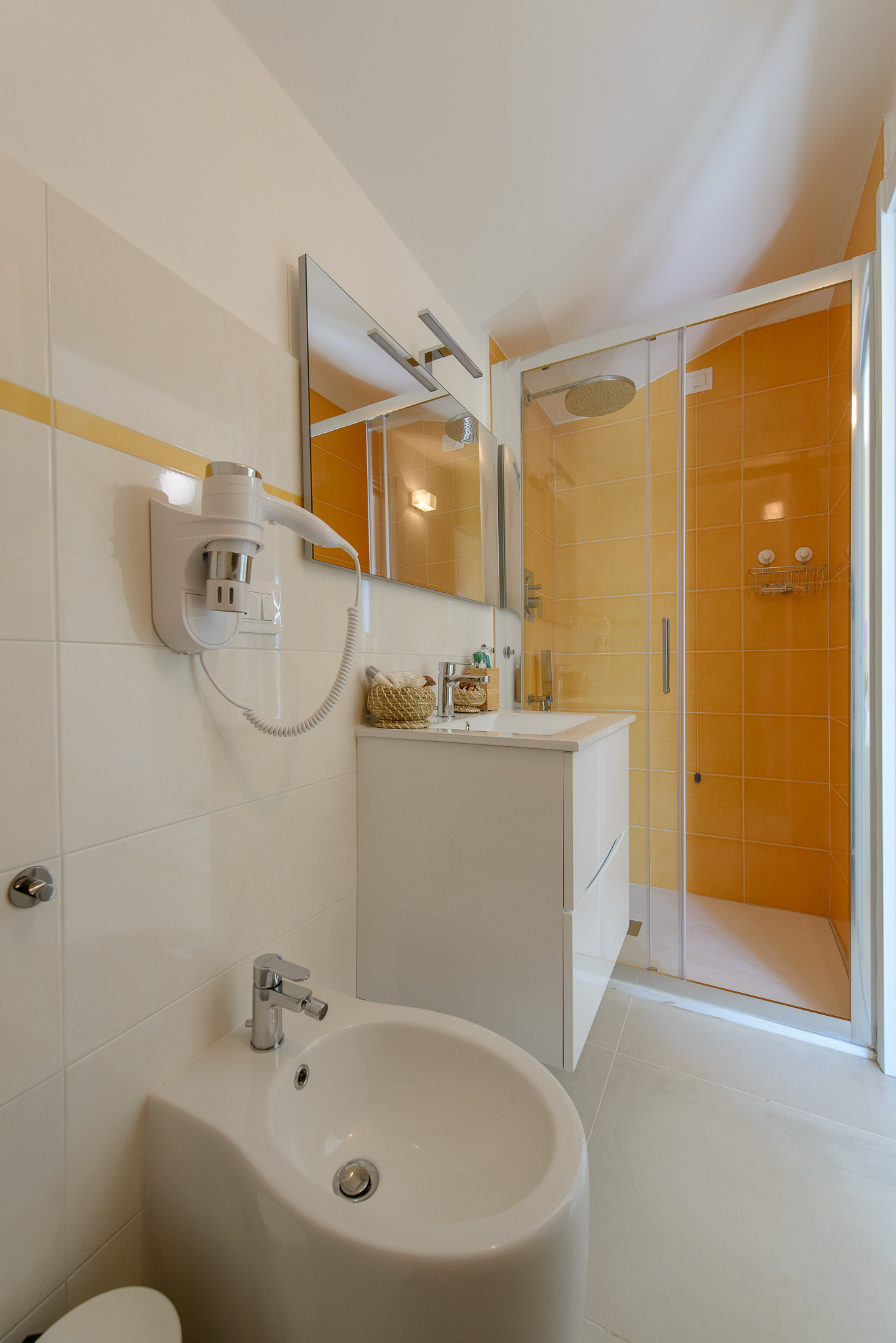 Yellow Room — dettaglio